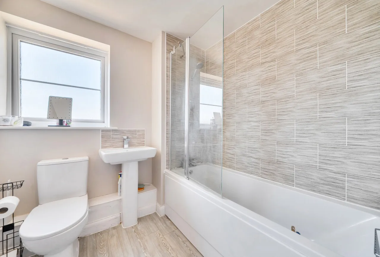 Clark Drive, Gloucestershire, Yate, BS37 7FS, photo 8