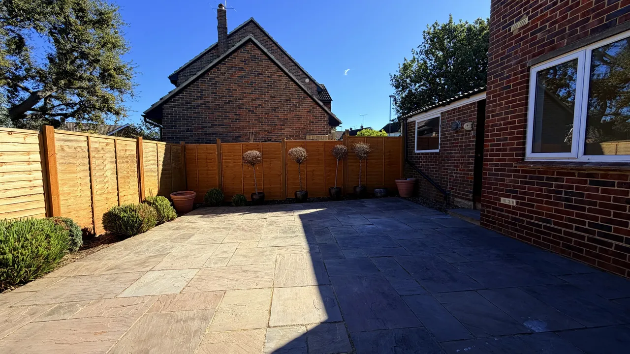Lambs Farm Road, RH12, photo 2