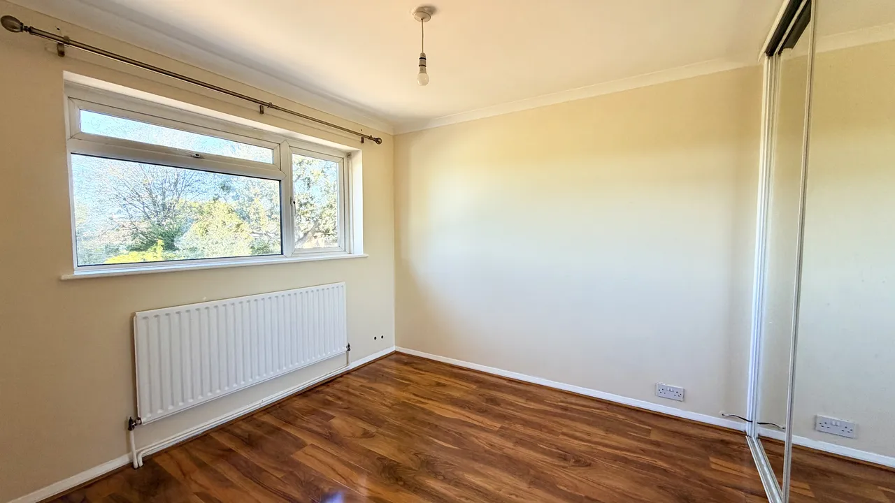 Lambs Farm Road, RH12, photo 8