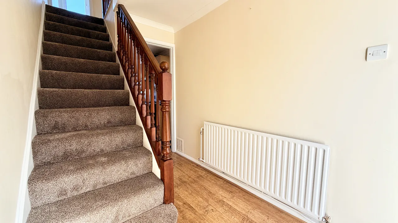 Lambs Farm Road, RH12, photo 4