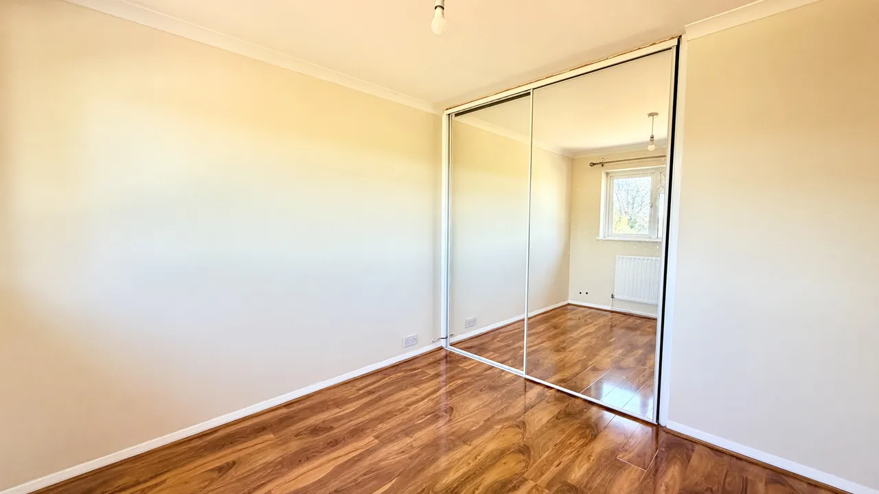 Lambs Farm Road, RH12, photo 9