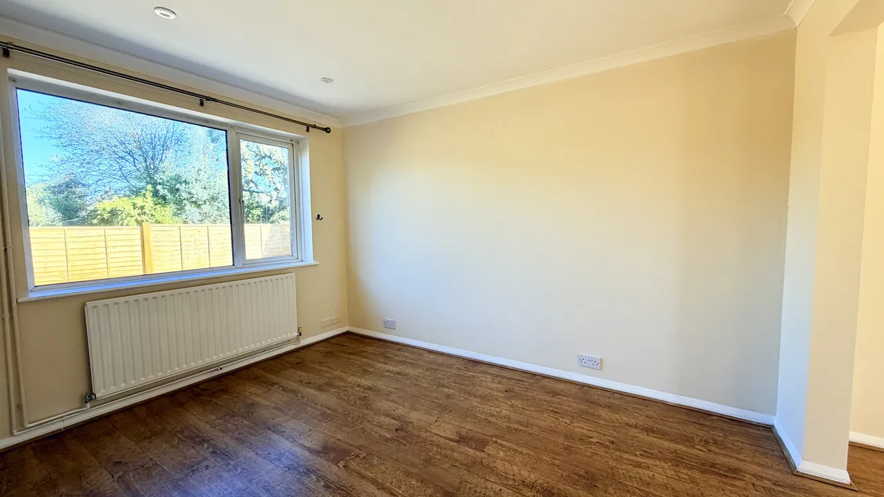 Lambs Farm Road, RH12, photo 5