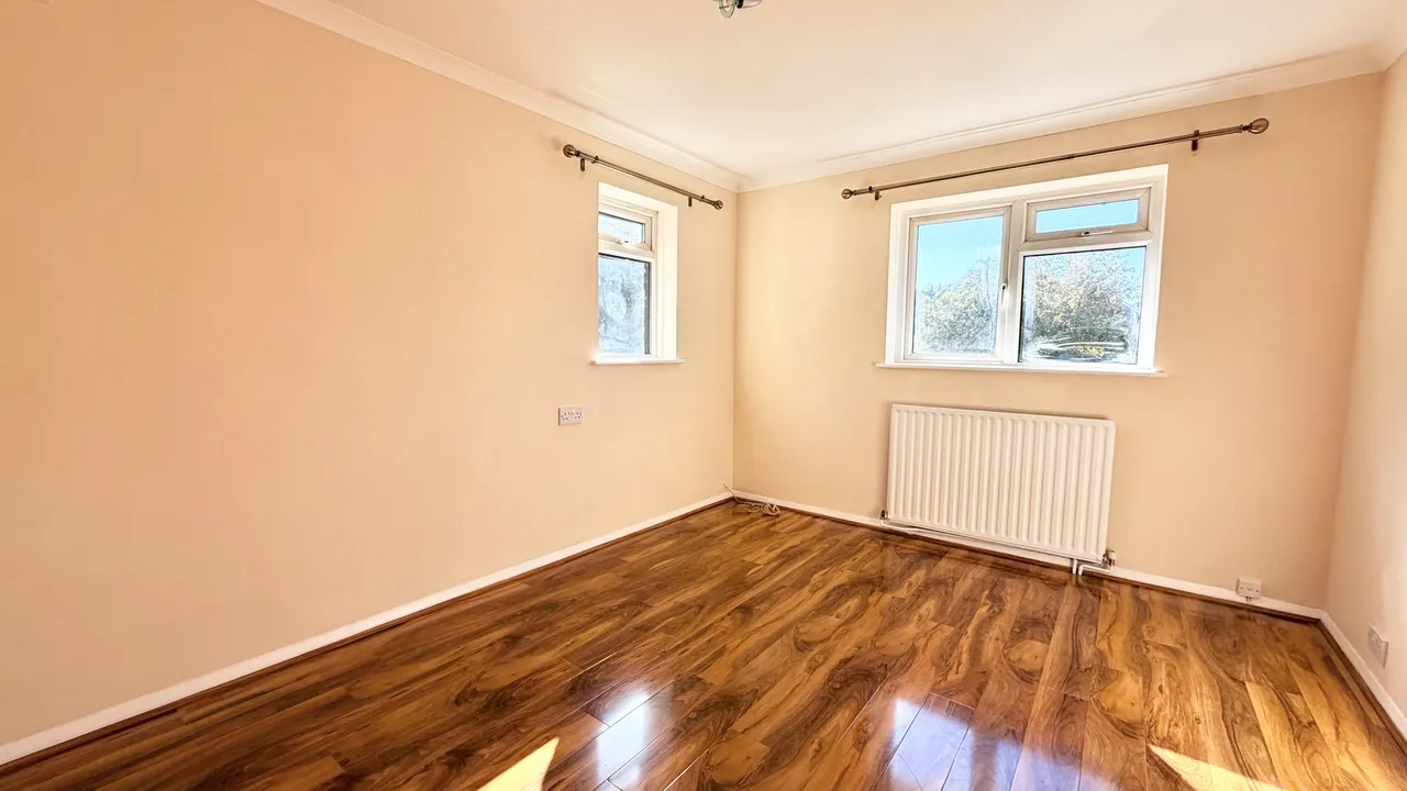 Lambs Farm Road, RH12, photo 10