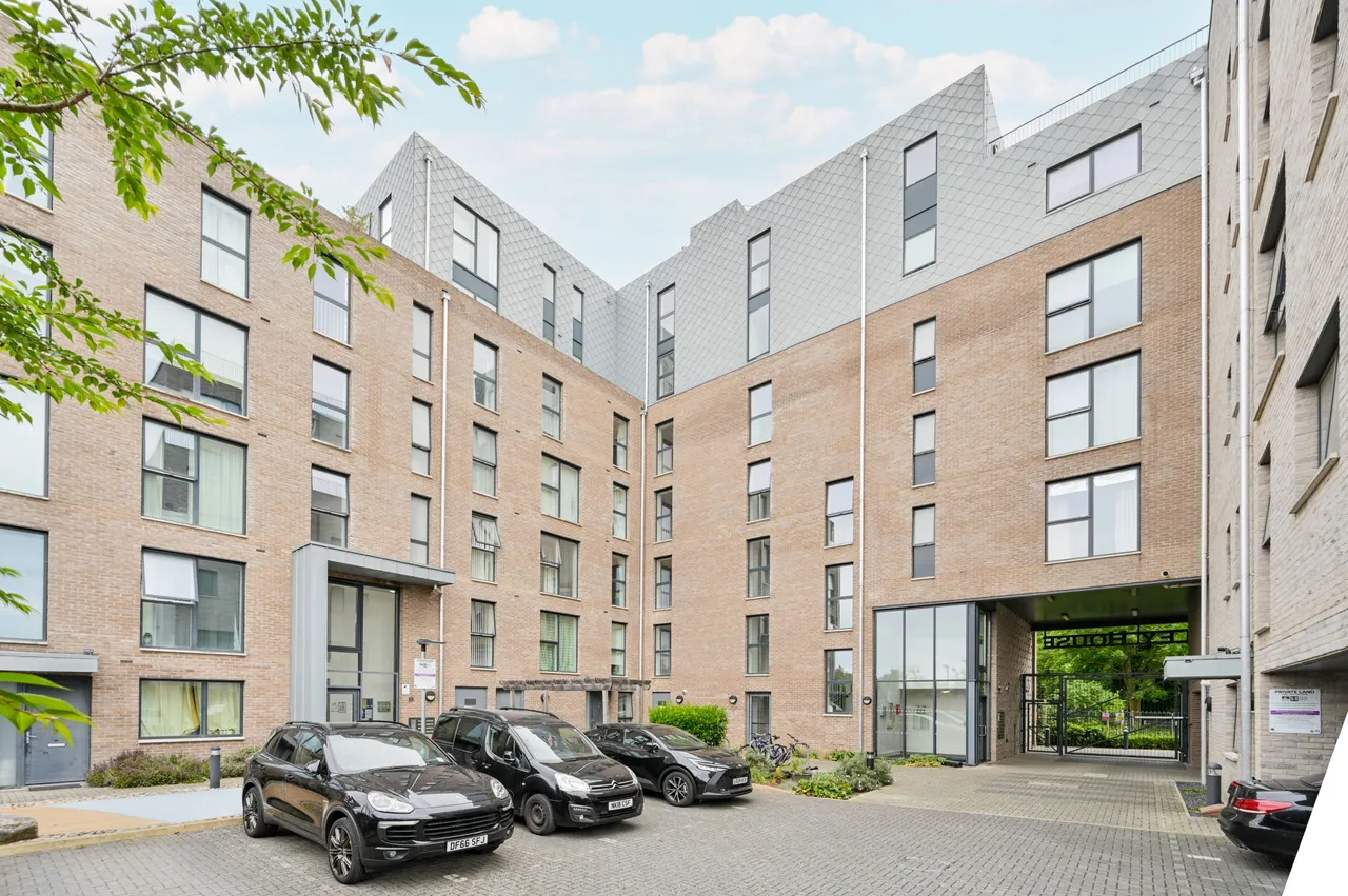 3 bed flat for sale, London, W13