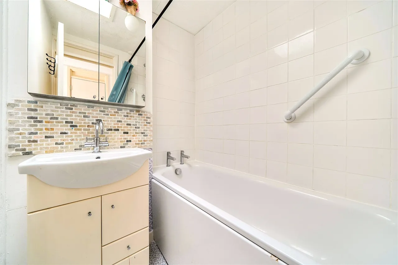 Hobill Walk, Surbiton, KT5, photo 9