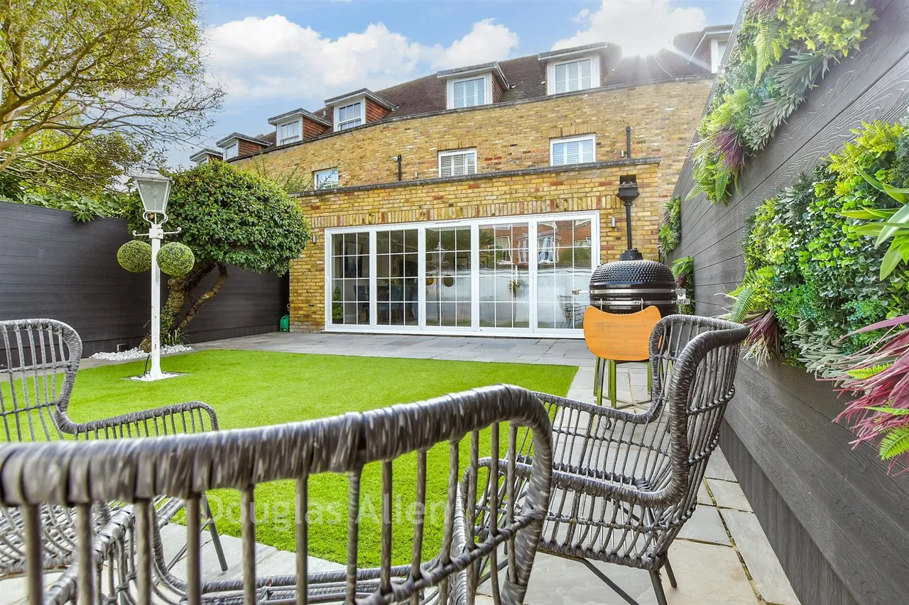 Theydon Grove, Epping, CM16, photo 23