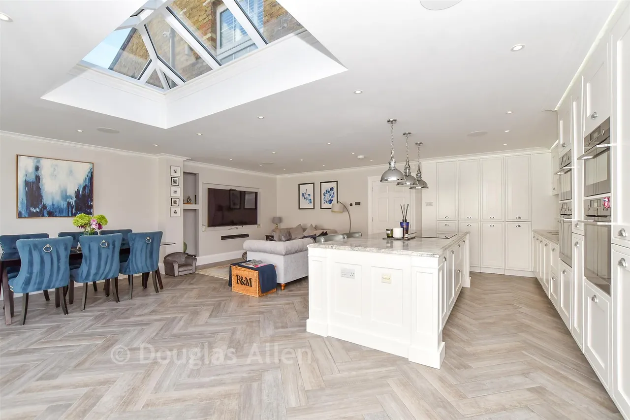 Theydon Grove, Epping, CM16, photo 5