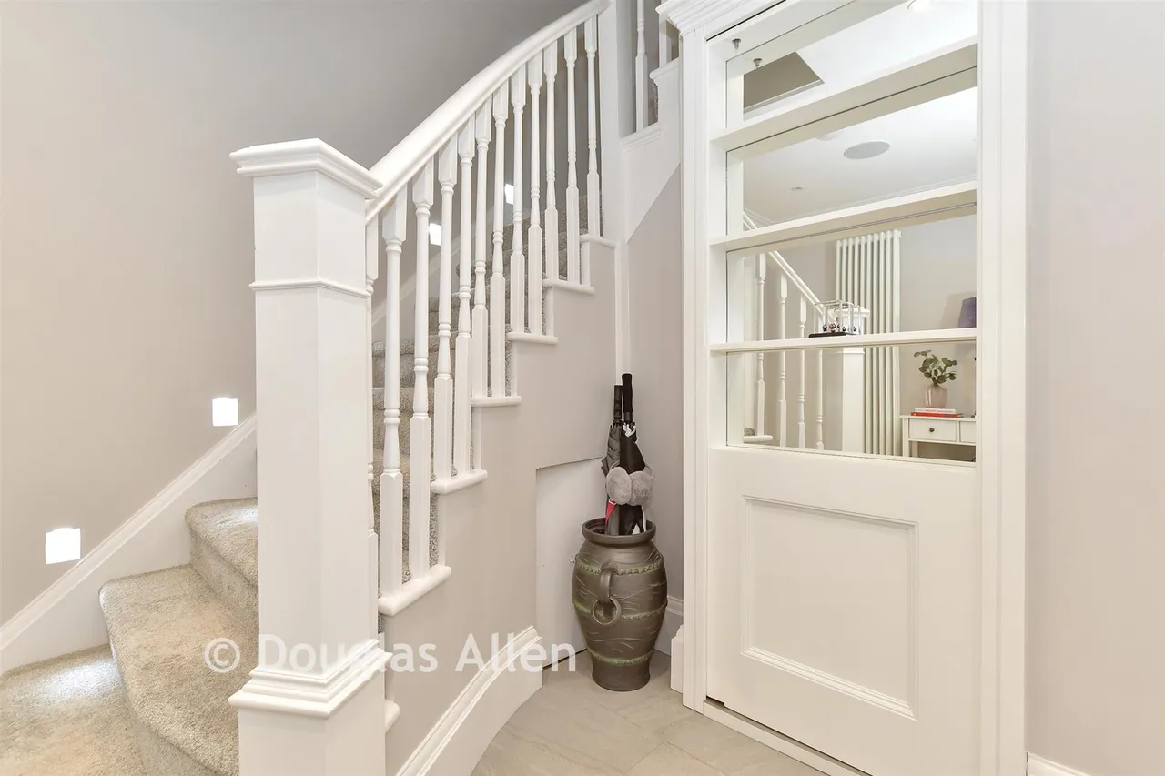 Theydon Grove, Epping, CM16, photo 13