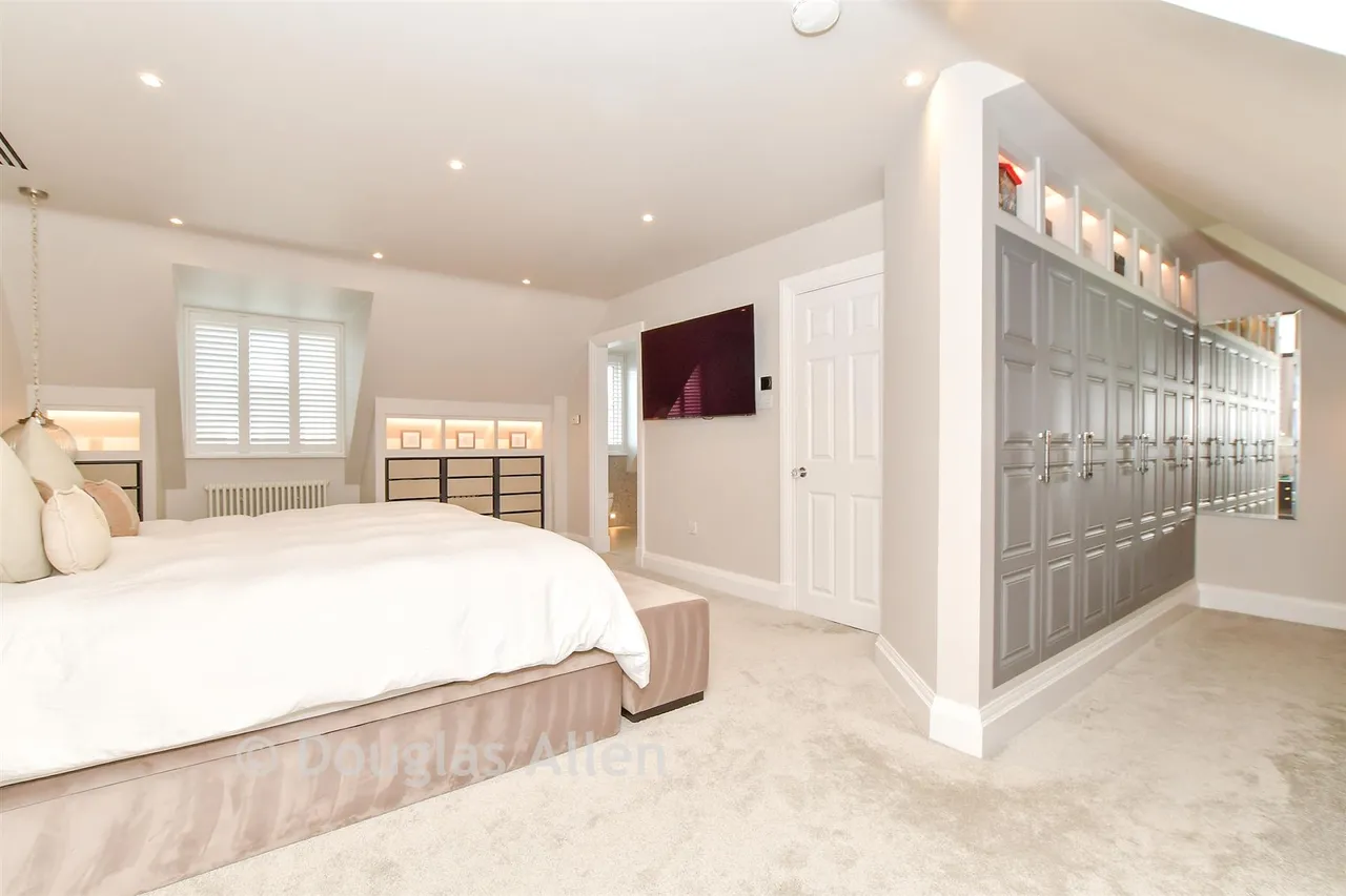 Theydon Grove, Epping, CM16, photo 17
