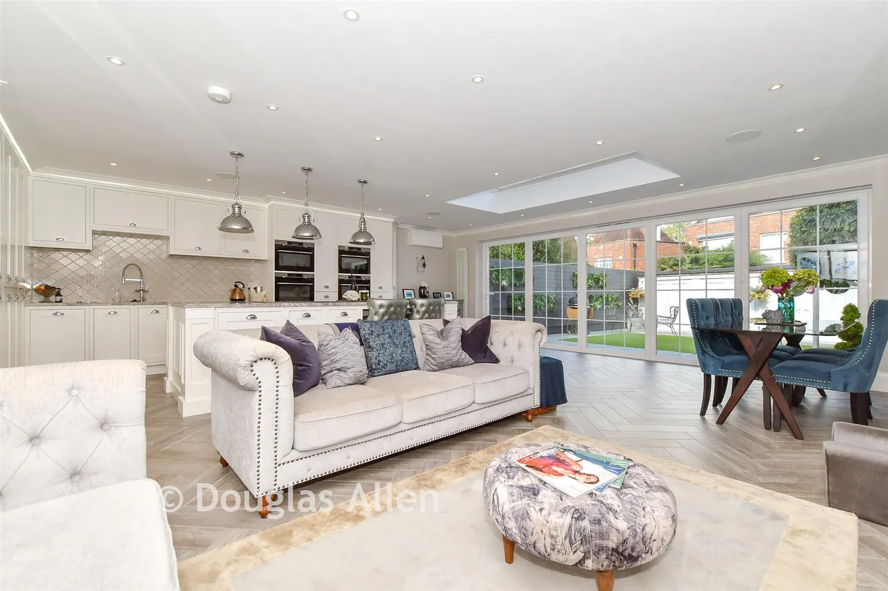 Theydon Grove, Epping, CM16, photo 3