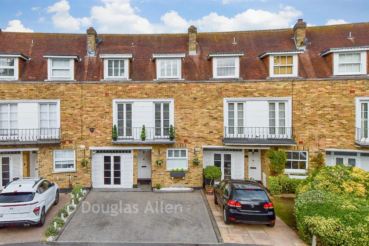 3 bed house for sale, Theydon Grove, Epping, CM16