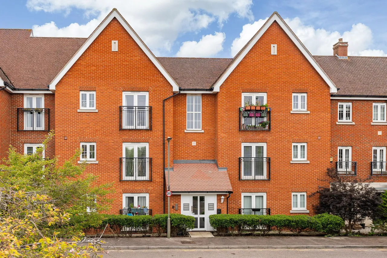 2 bed flat for sale — Sanville Gardens, Stanstead Abbotts, Ware, SG12 8GA