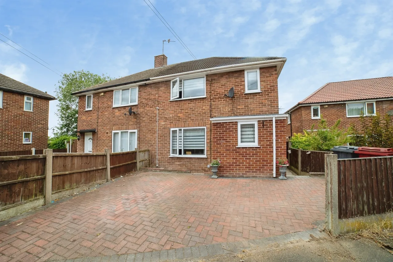 3 bed house for sale, Iron Cliff Road, Bolsover, S44