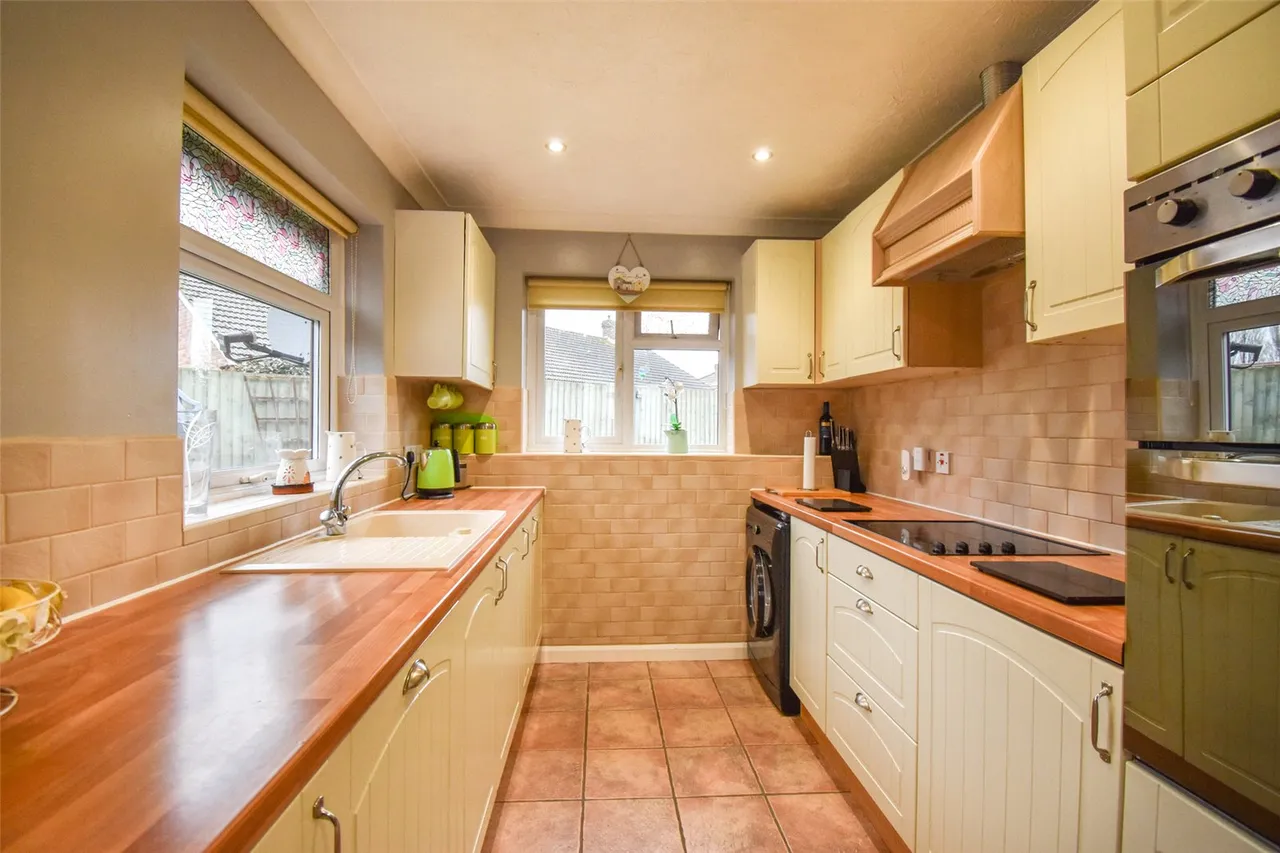 Field Way, Aldershot, Hampshire, GU12 4UJ, photo 2