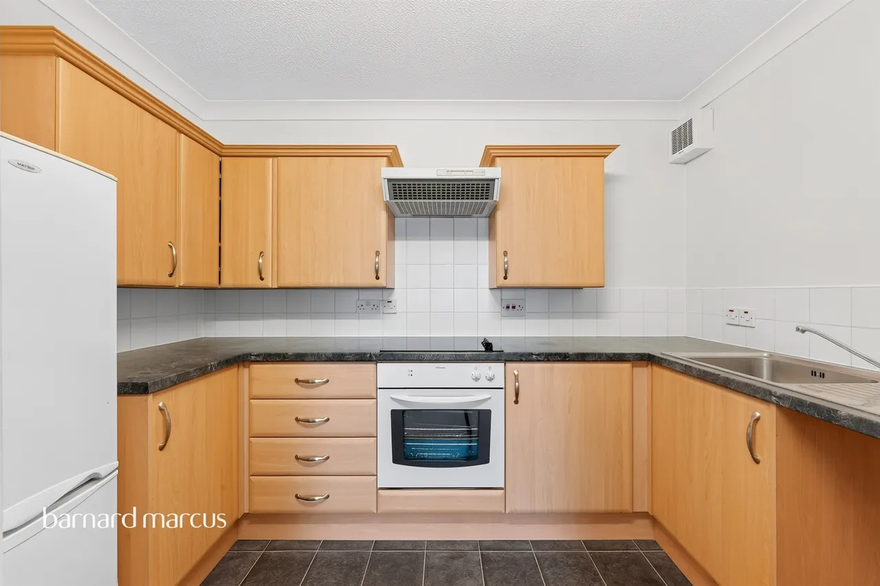 Upper High Street, Epsom, KT17, photo 4