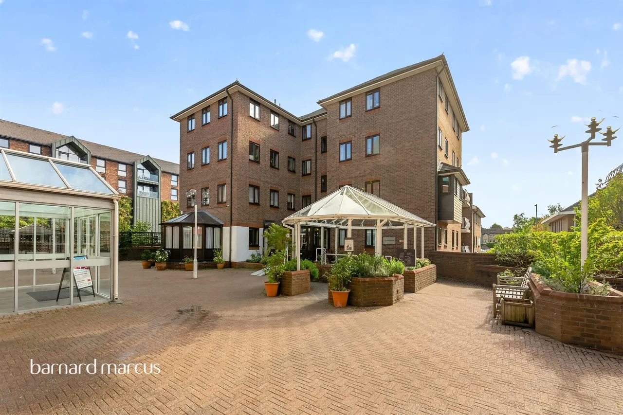 Upper High Street, Epsom, KT17, photo 12