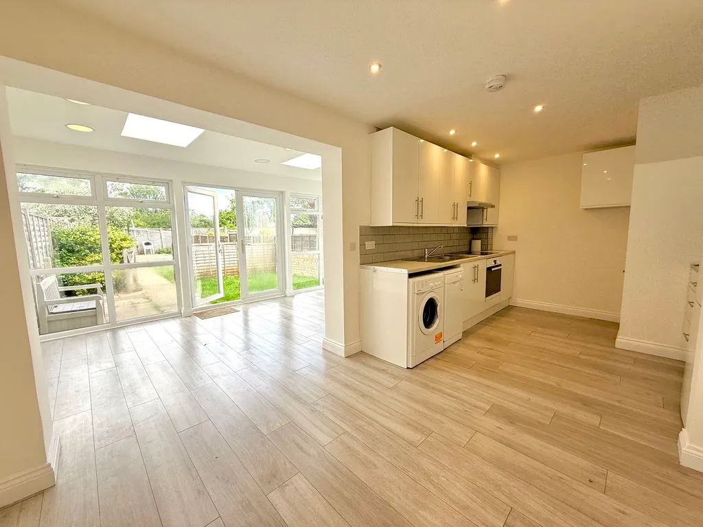 Therfield Walk, Houghton Regis LU5 5QB, photo 2