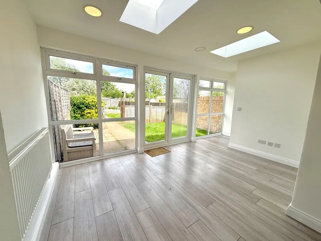 Therfield Walk, Houghton Regis LU5 5QB, photo 5