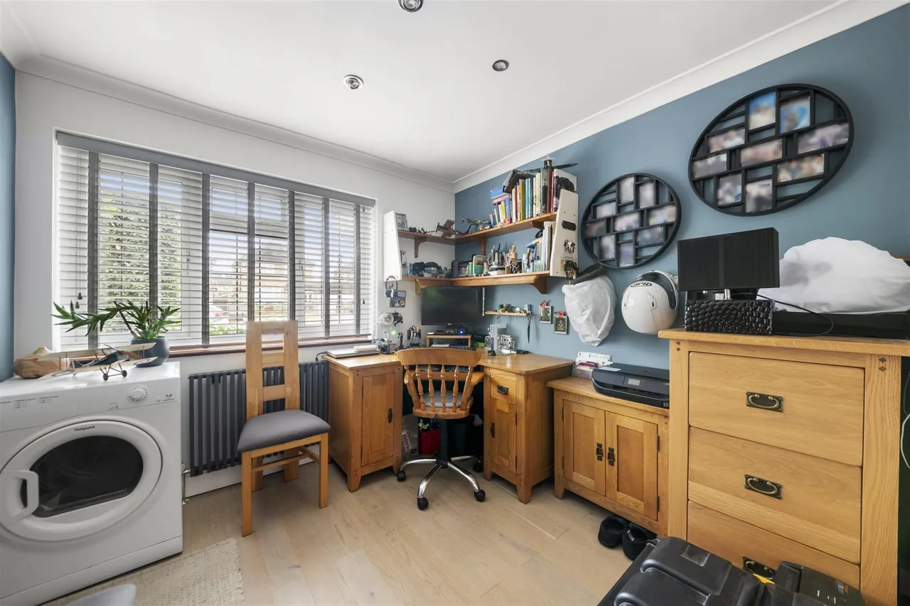 Tudor Way, Hillingdon, photo 15
