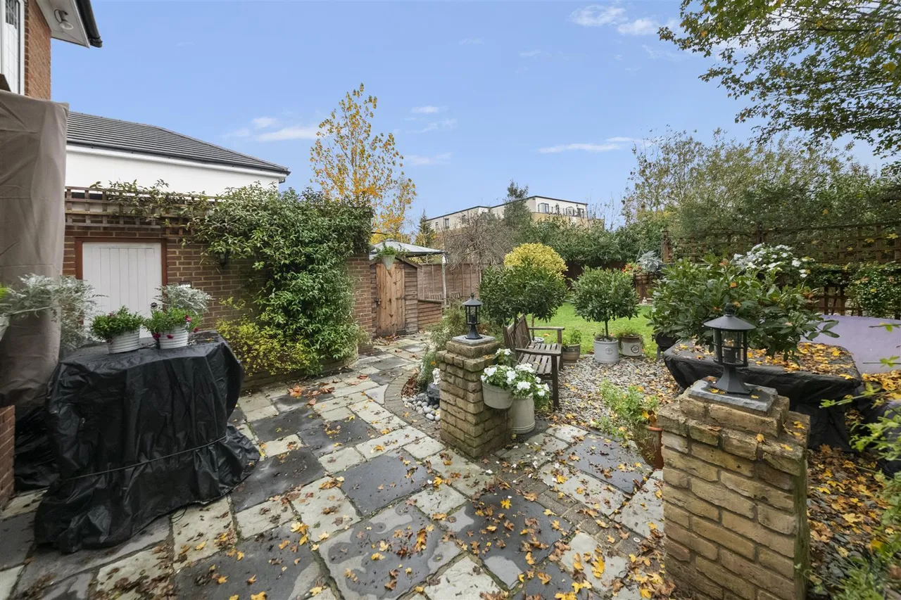 Tudor Way, Hillingdon, photo 20