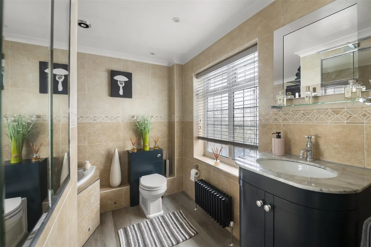 Tudor Way, Hillingdon, photo 10