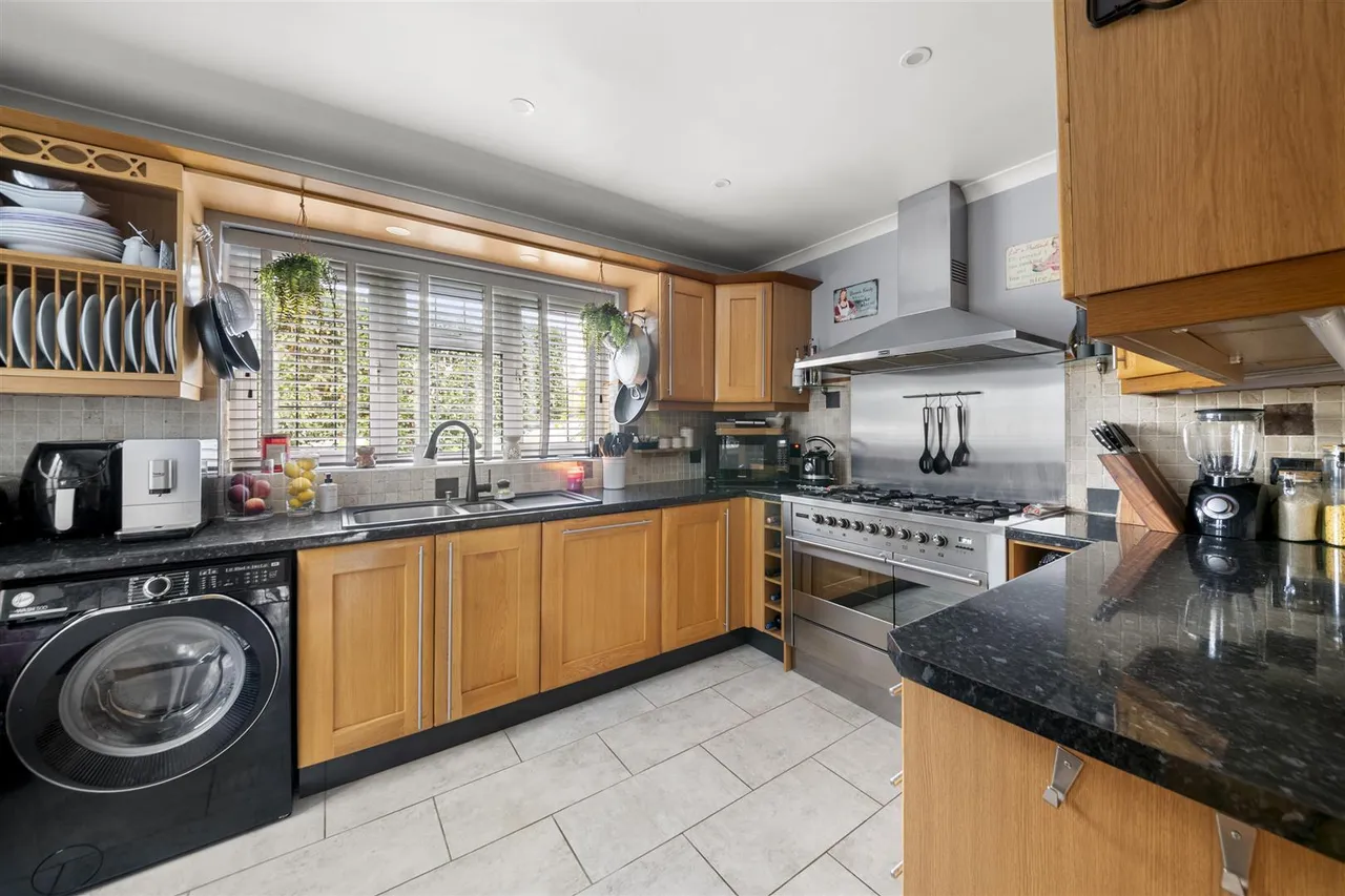 Tudor Way, Hillingdon, photo 4