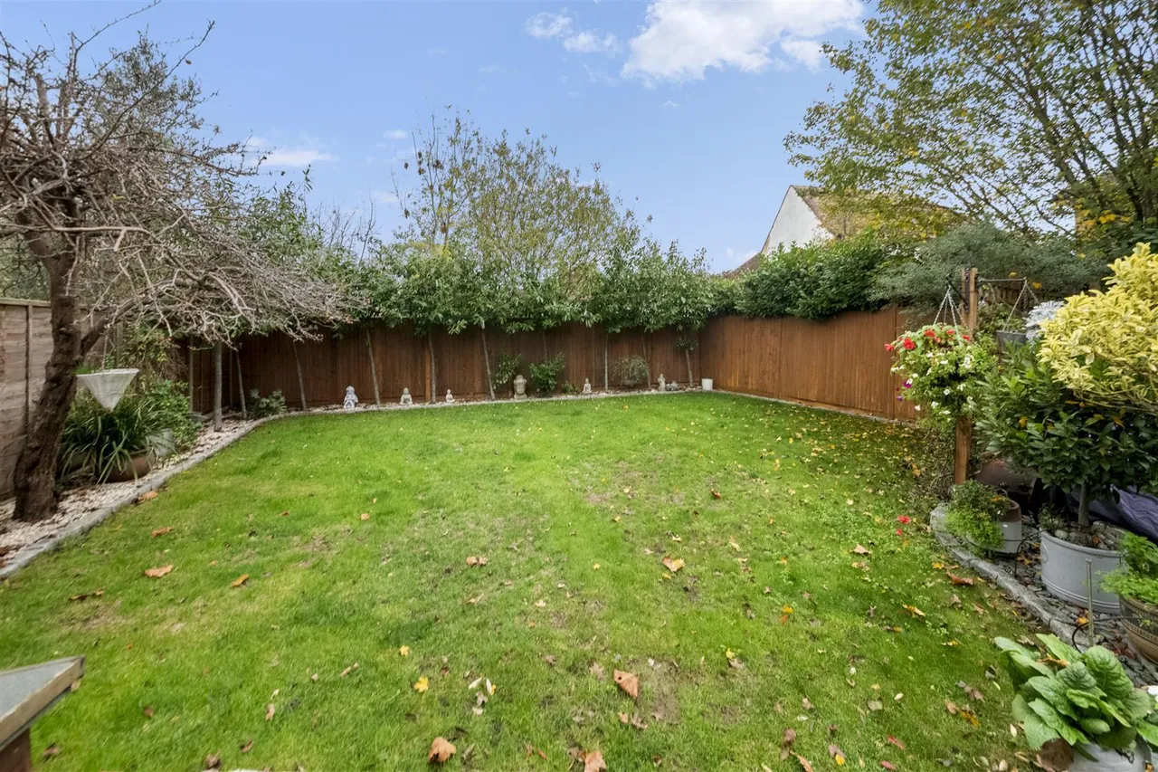 Tudor Way, Hillingdon, photo 21