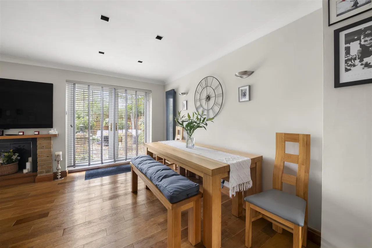 Tudor Way, Hillingdon, photo 9