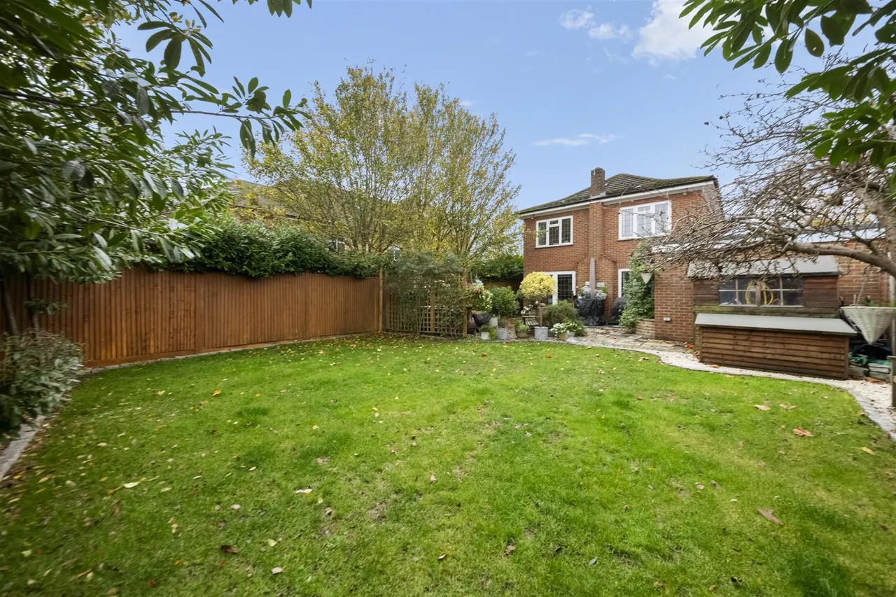 Tudor Way, Hillingdon, photo 6