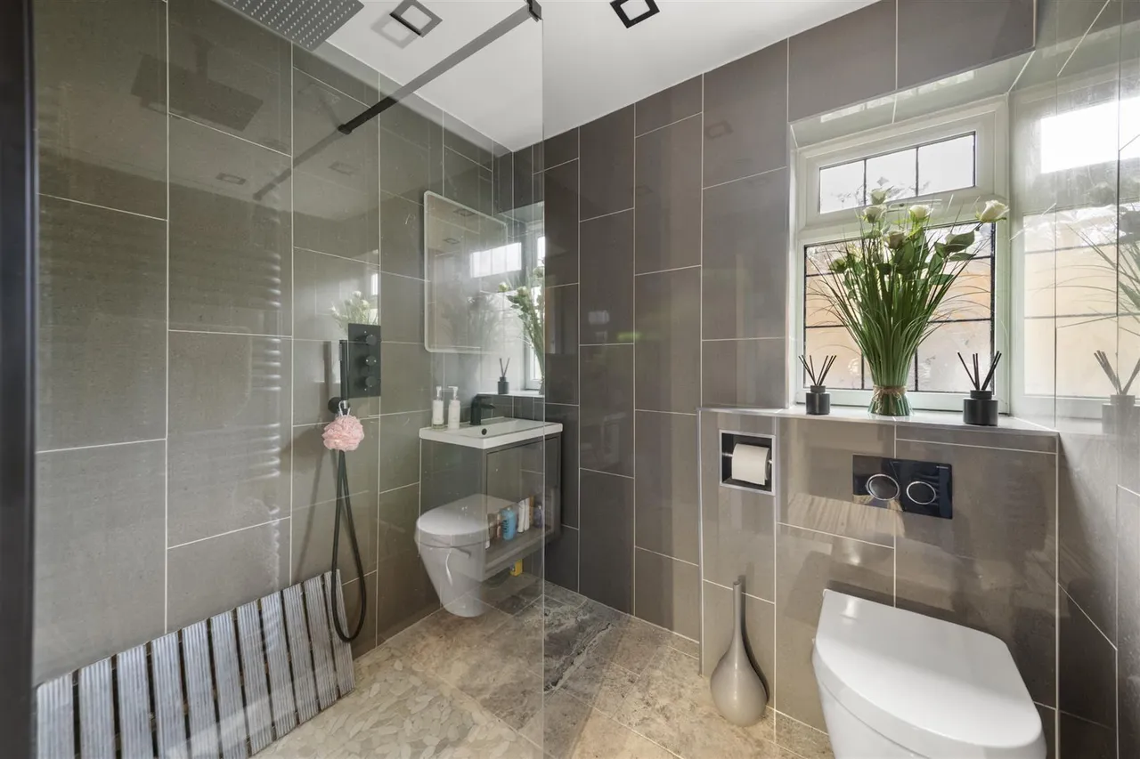 Tudor Way, Hillingdon, photo 8