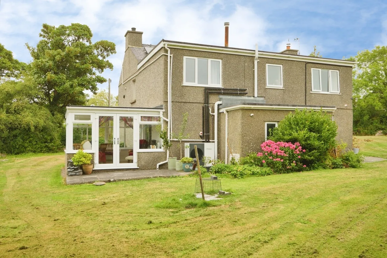 4 bed house for sale, Pontllyfni, Caernarfon, LL54