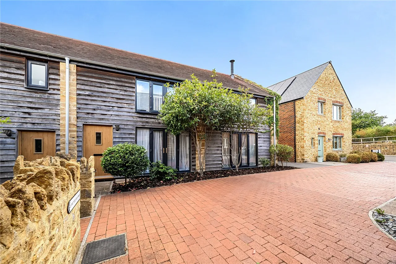 3 bed barn conversion for sale — 4 Old Farm Walk, Merriott, Somerset, TA16 5AB