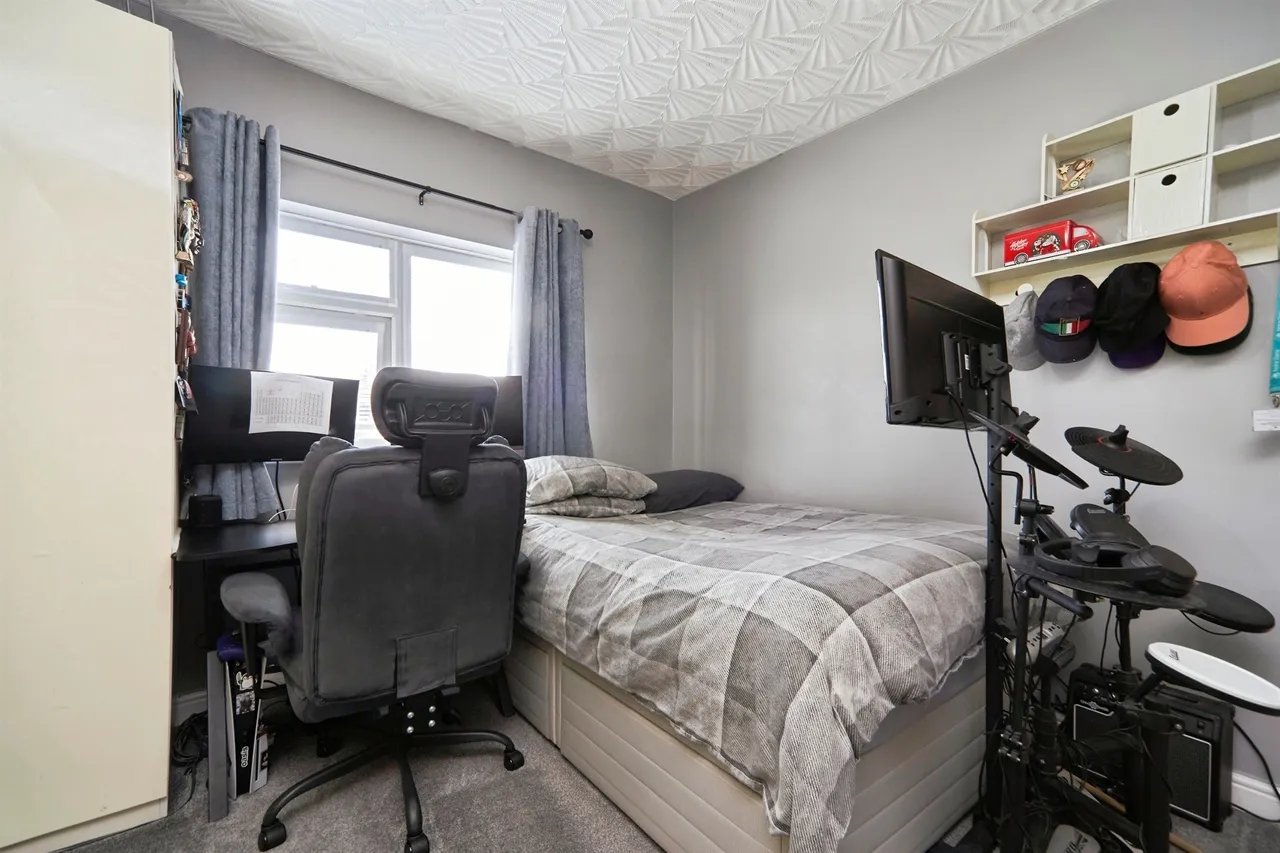 Gotts Park Crescent, Leeds, photo 10