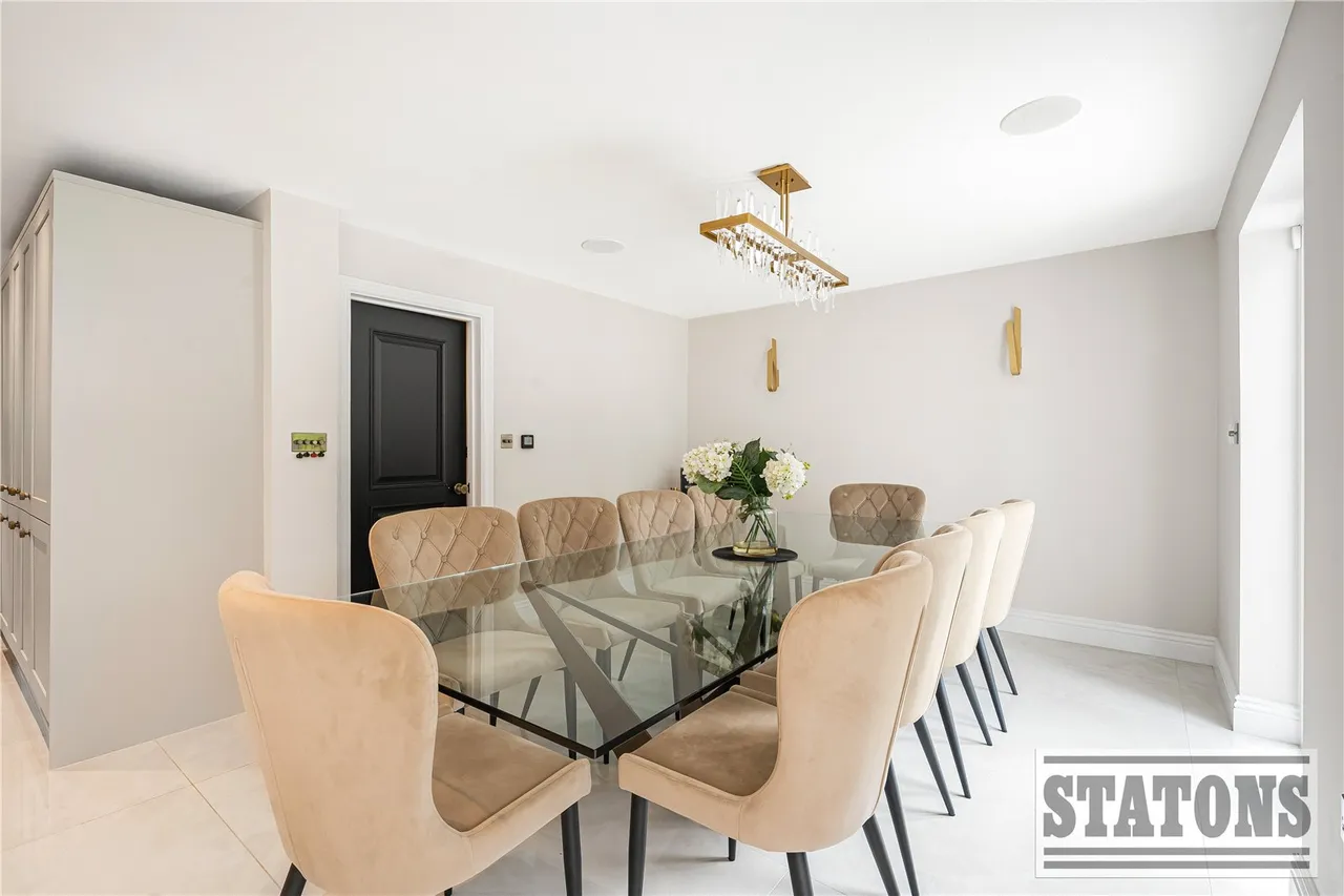 Tolmers Road, Cuffley, Potters Bar, Hertfordshire, EN6 4JP, photo 4