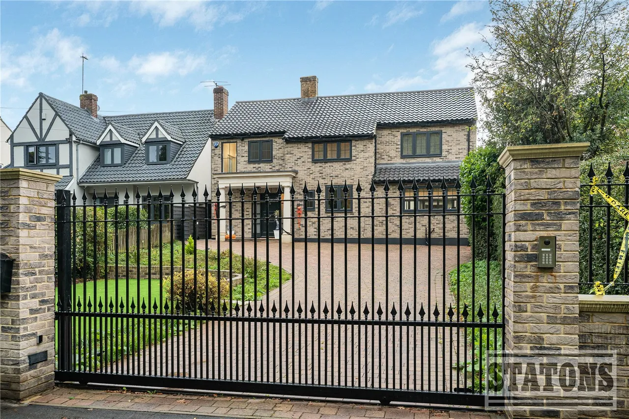 Tolmers Road, Cuffley, Potters Bar, Hertfordshire, EN6 4JP, photo 6