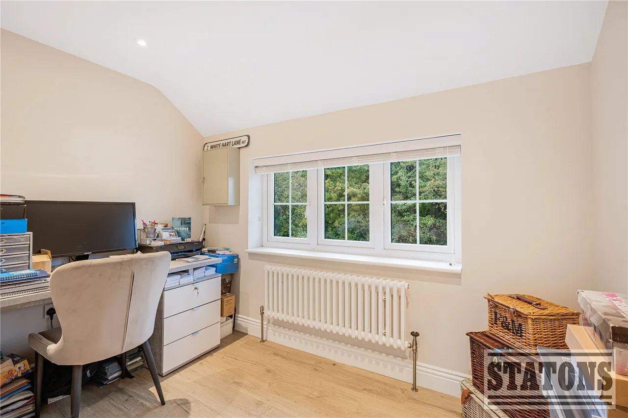 Tolmers Road, Cuffley, Potters Bar, Hertfordshire, EN6 4JP, photo 18
