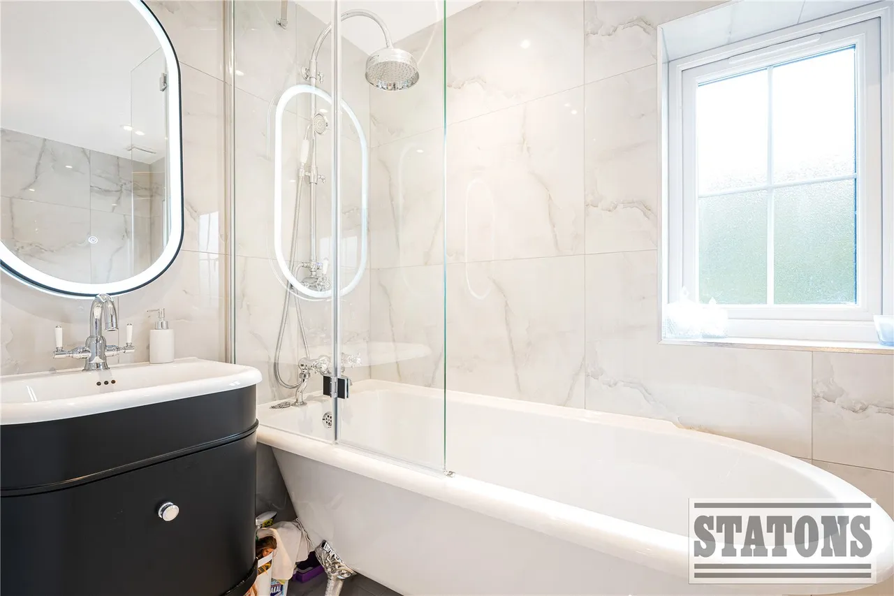 Tolmers Road, Cuffley, Potters Bar, Hertfordshire, EN6 4JP, photo 19
