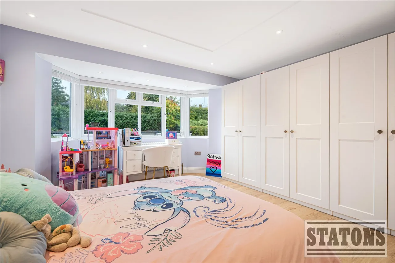 Tolmers Road, Cuffley, Potters Bar, Hertfordshire, EN6 4JP, photo 16