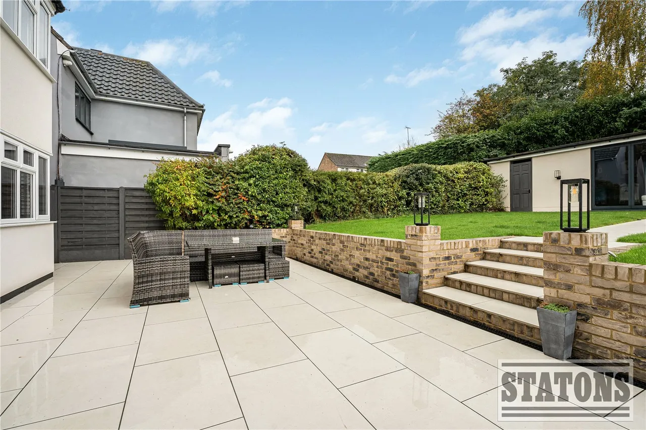 Tolmers Road, Cuffley, Potters Bar, Hertfordshire, EN6 4JP, photo 24