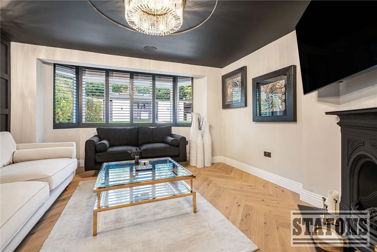 Tolmers Road, Cuffley, Potters Bar, Hertfordshire, EN6 4JP, photo 8