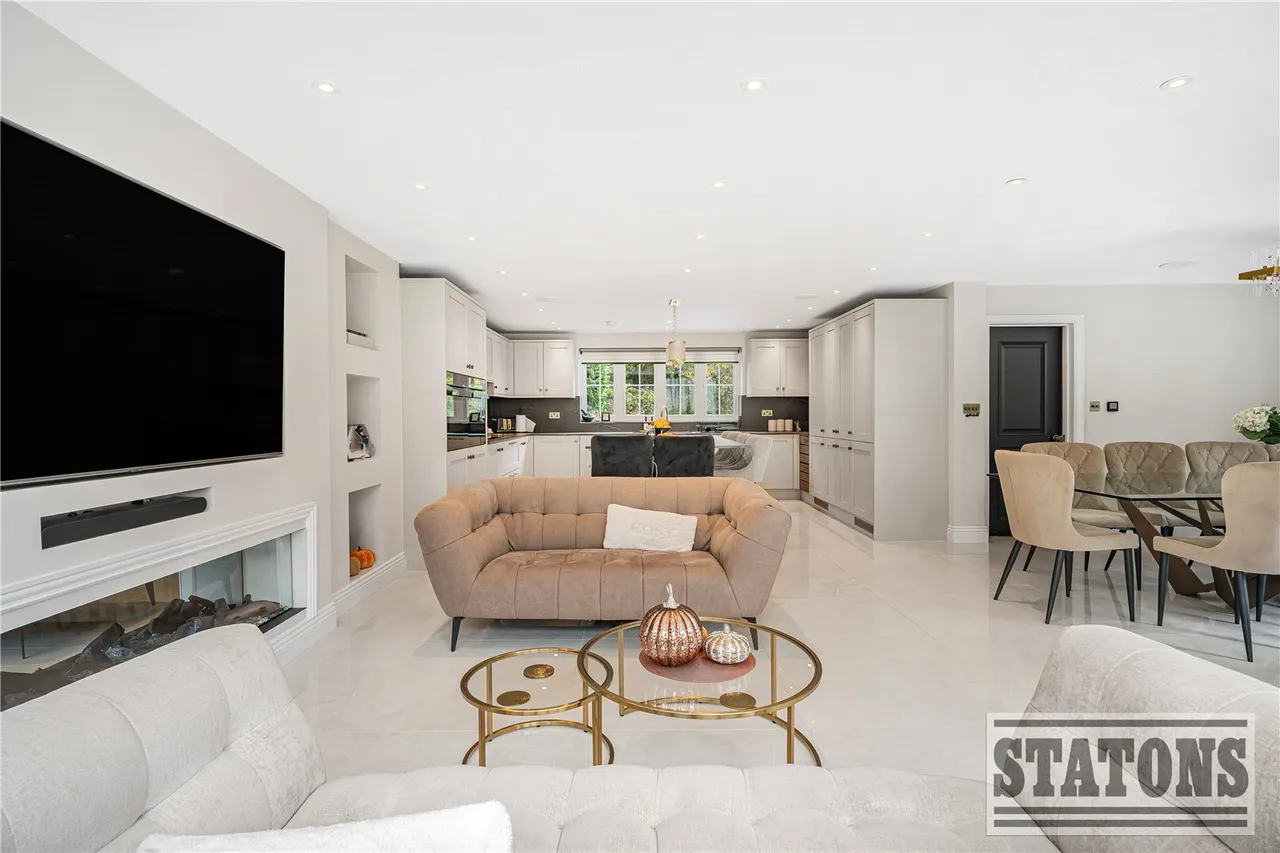 Tolmers Road, Cuffley, Potters Bar, Hertfordshire, EN6 4JP, photo 9