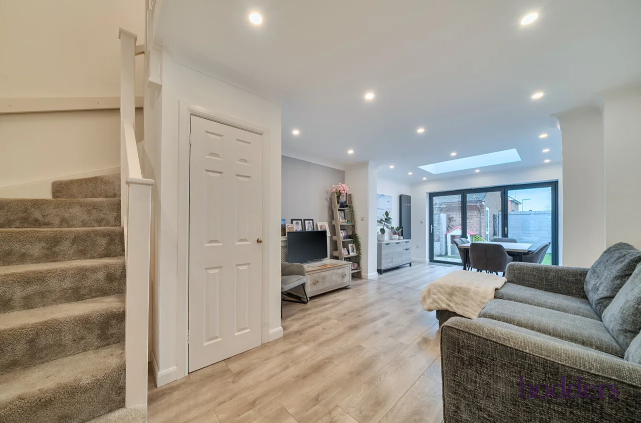 Warwick Deeping, Ottershaw, KT16, photo 4