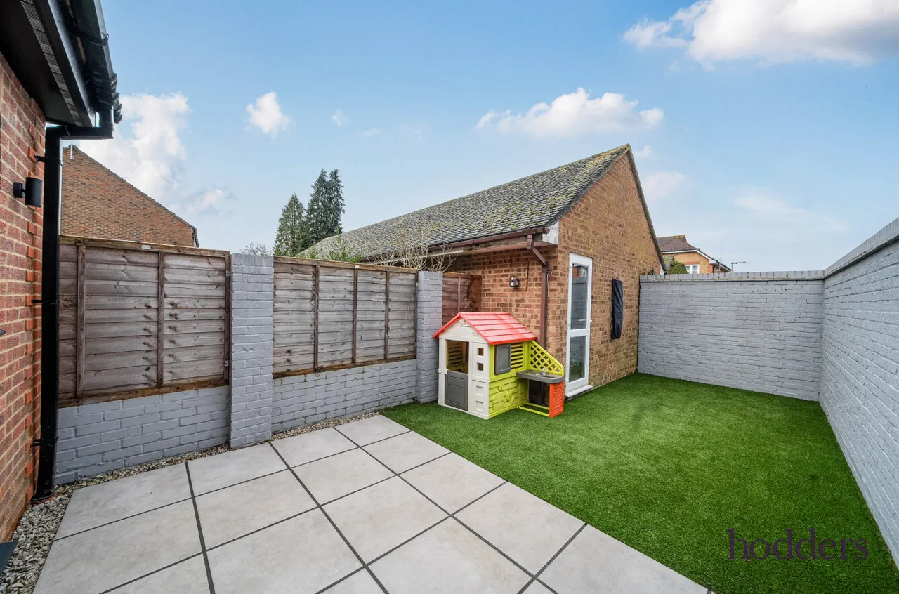 Warwick Deeping, Ottershaw, KT16, photo 10