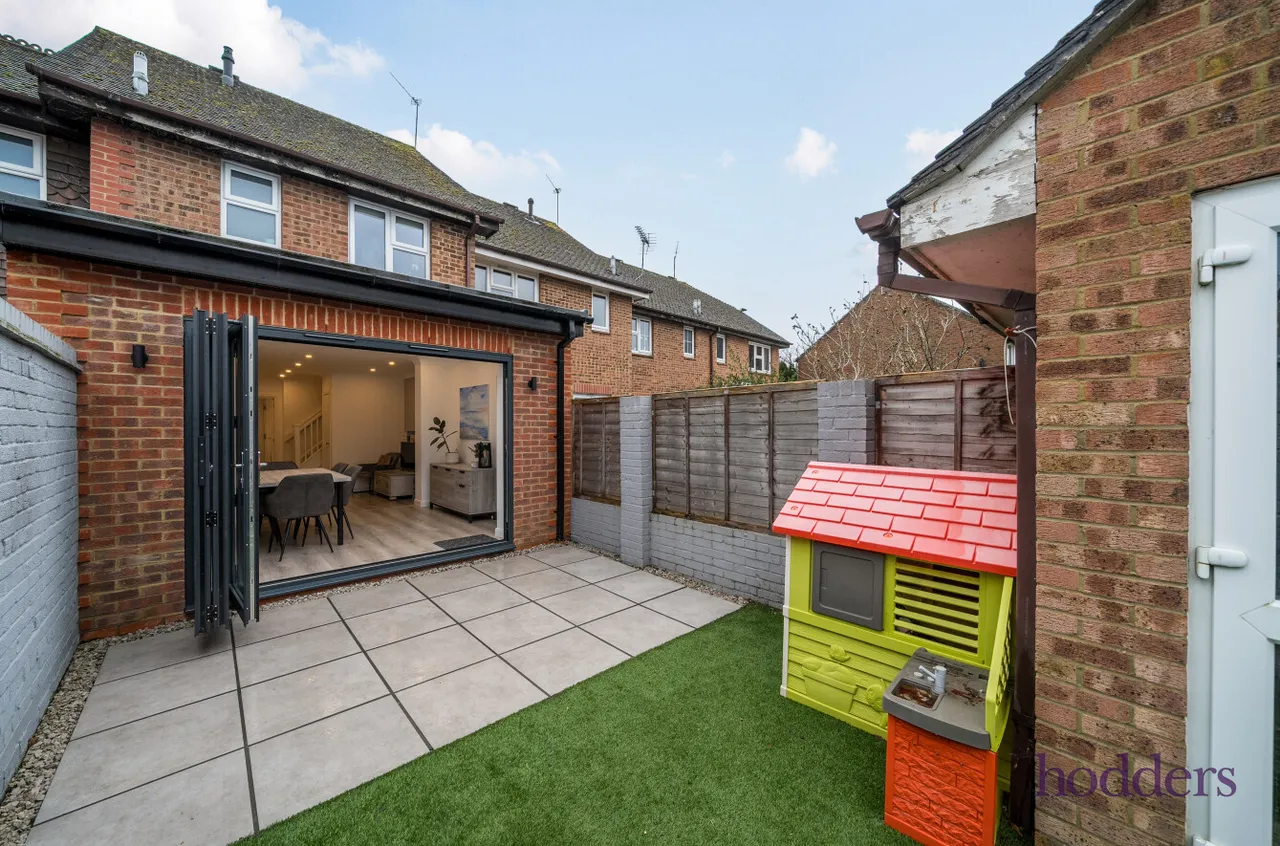 Warwick Deeping, Ottershaw, KT16, photo 14