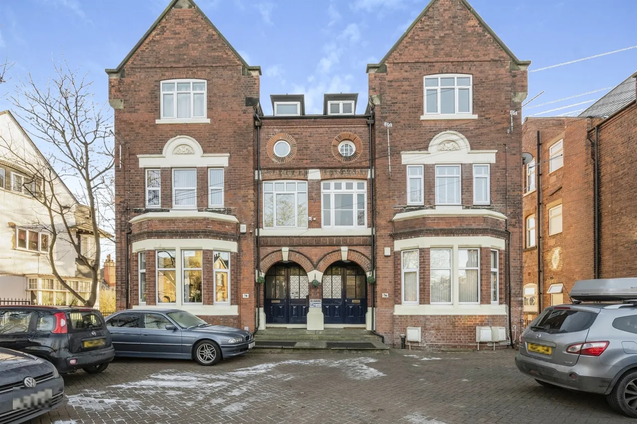 2 bed flat for sale — Thorne Road, Wheatley, Doncaster