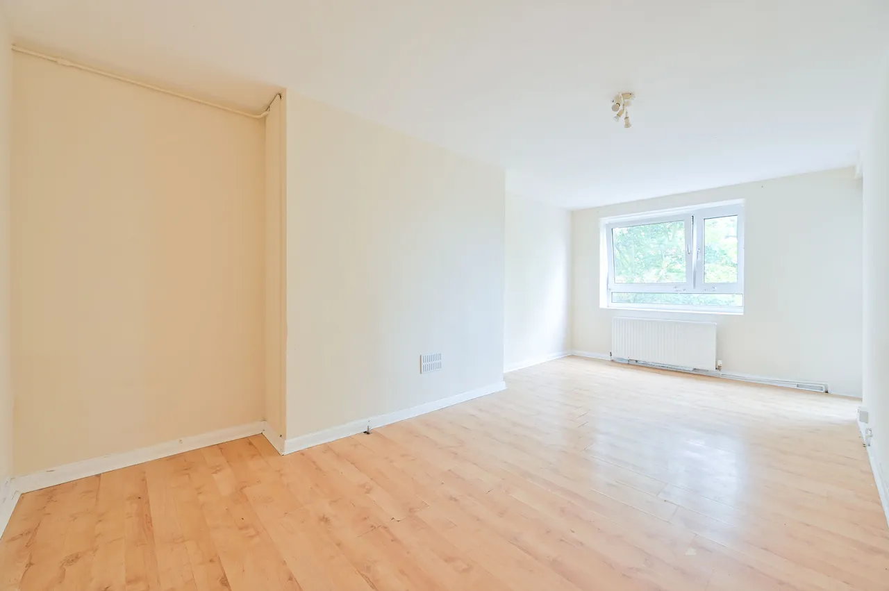 3 bed flat for sale — 13 Mason House, Simms Road, London