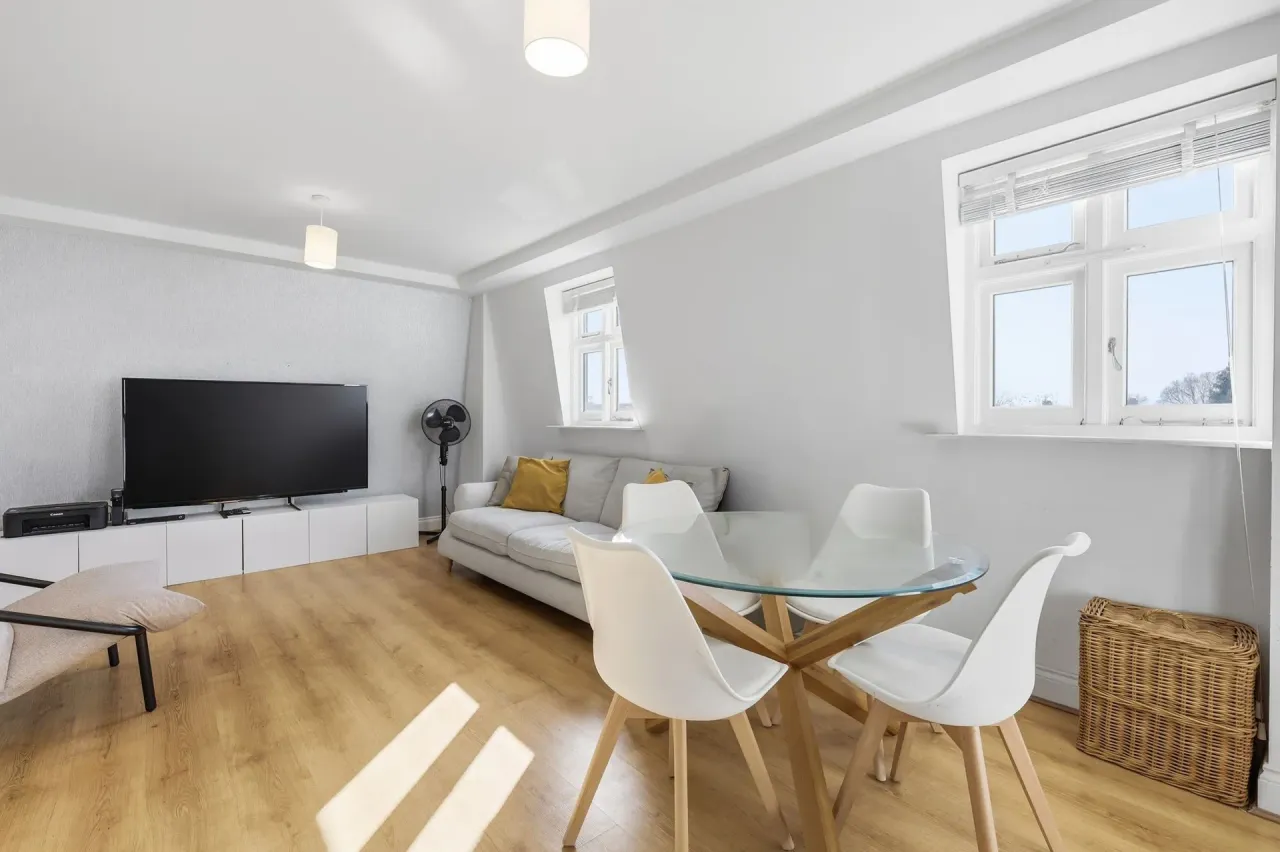 Capworth Street, Leyton, E10, photo 2