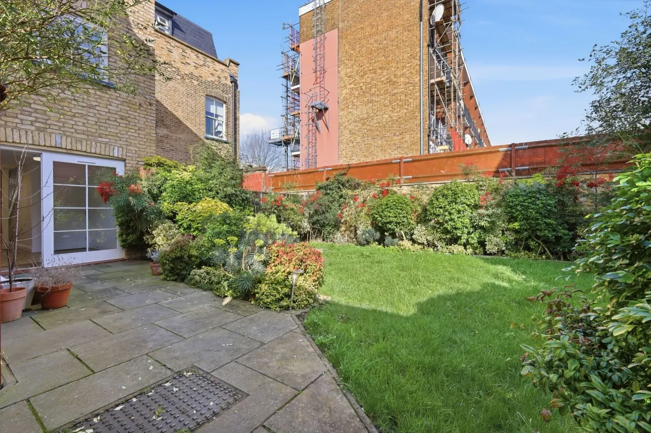 Capworth Street, Leyton, E10, photo 4