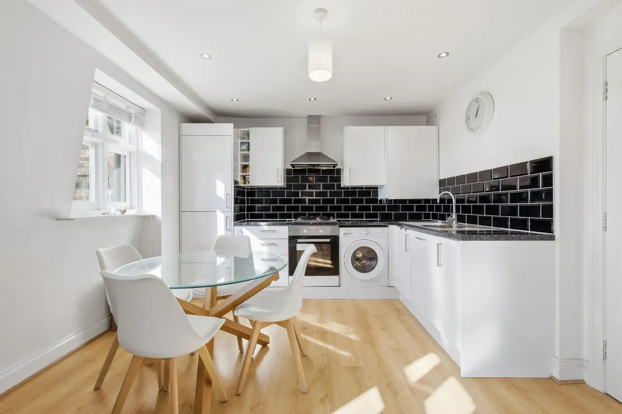 Capworth Street, Leyton, E10, photo 3