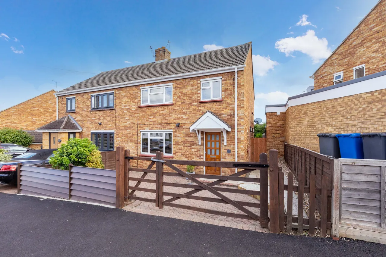 3 bed house for sale — Queensway, Furze Platt, Maidenhead, Berkshire